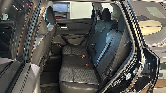 Nissan X-Trail 9 of 19