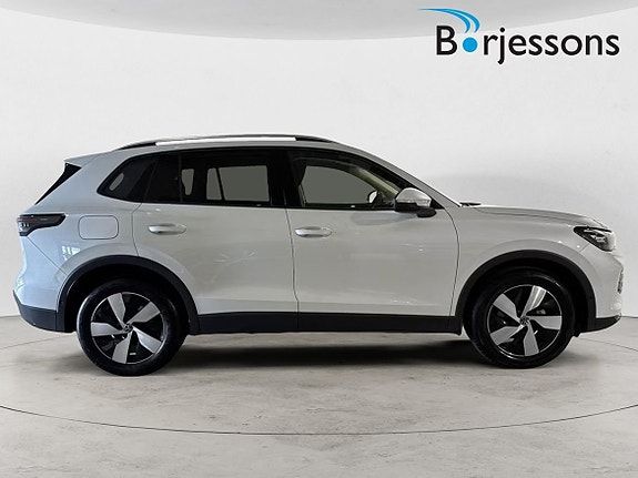 Volkswagen Tiguan 2 of 7