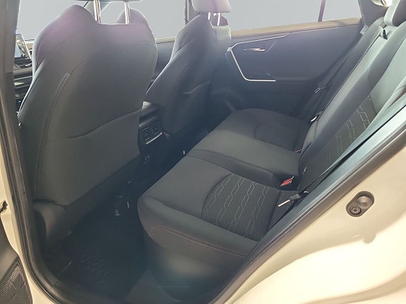 Toyota RAV4 11 of 17