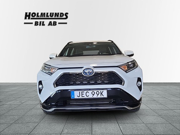 Toyota RAV4 3 of 17