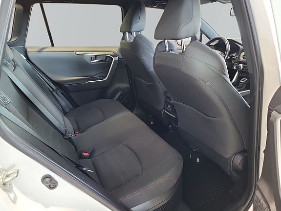 Toyota RAV4 7 of 17