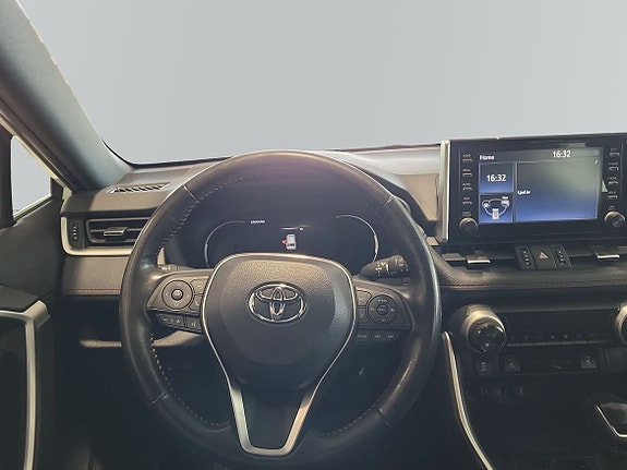 Toyota RAV4 9 of 17
