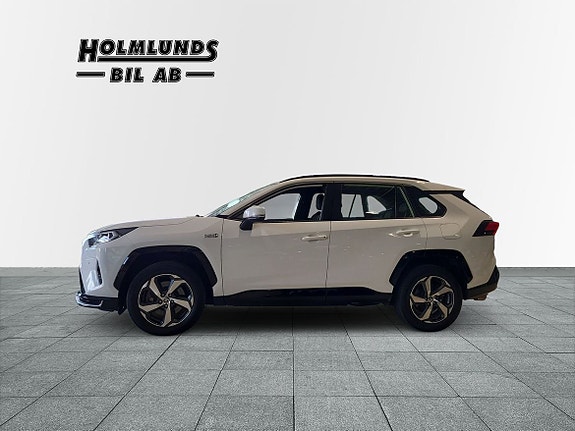 Toyota RAV4 2 of 17