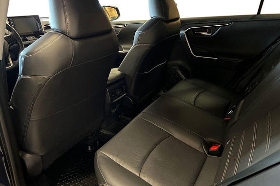 Toyota RAV4 13 of 21