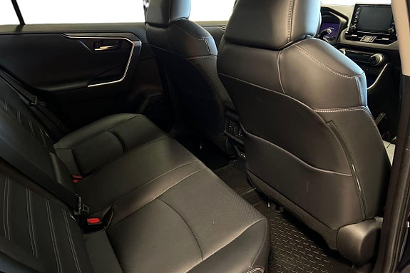 Toyota RAV4 9 of 21