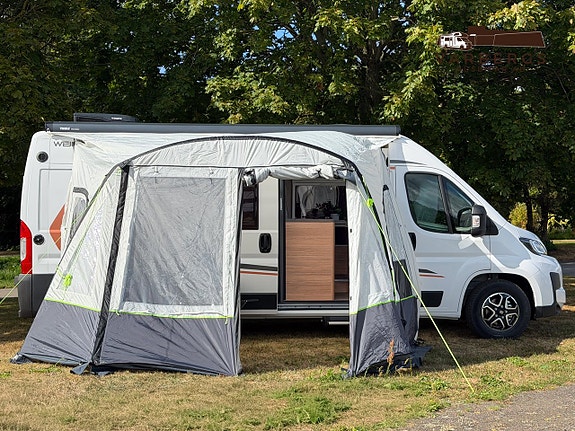 Weinsberg 630 ME FIRE Långbädd AUT *AC+Litium* Vinterutr. *Förtält* Utekök / Ugn - Omnia / Extra bädd fram / Luft-förtäl 21 of 27