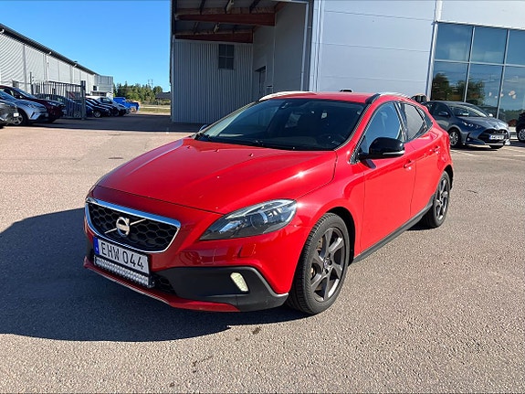 Volvo V40 Cross Country 2 of 2