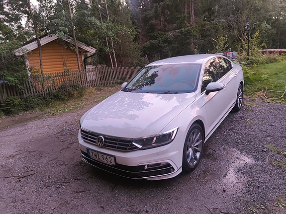 Volkswagen Passat 2 of 5