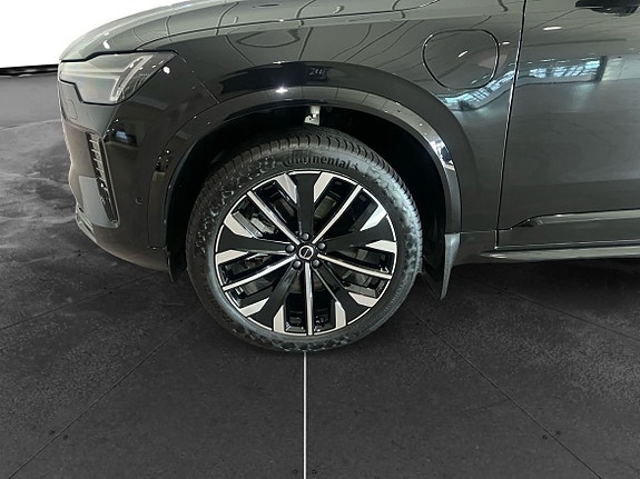 Volvo XC90 10 of 15
