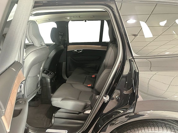Volvo XC90 7 of 15
