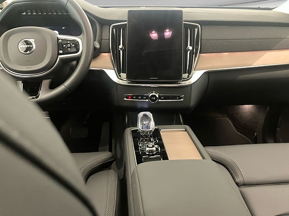 Volvo XC90 13 of 15