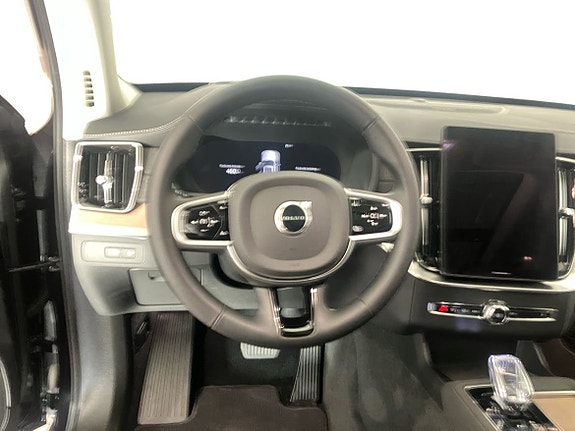 Volvo XC90 11 of 15