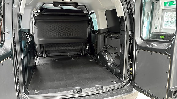 Volkswagen Caddy Maxi 12 of 15
