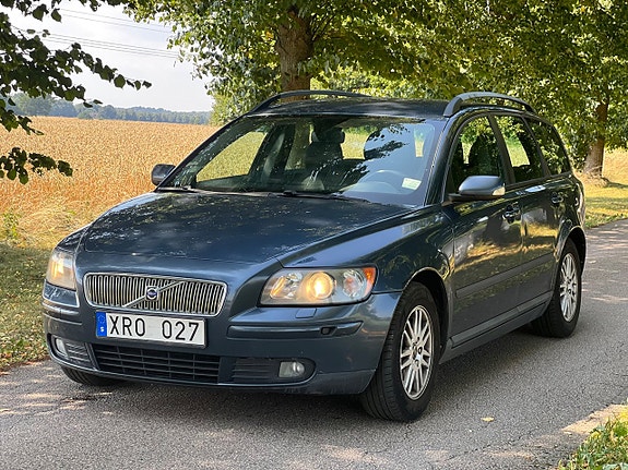 Volvo V50 2 of 16