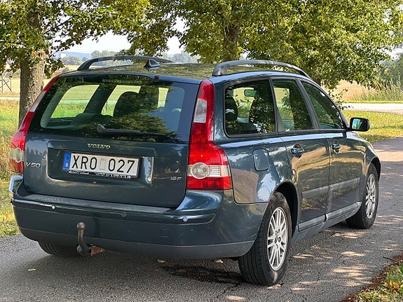 Volvo V50 3 of 16