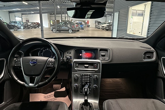 Volvo V60 Cross Country 8 of 17