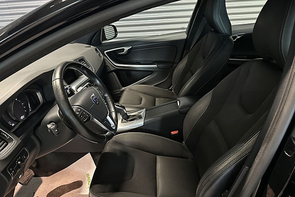 Volvo V60 Cross Country 15 of 17