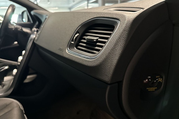 Volvo V60 Cross Country 14 of 17