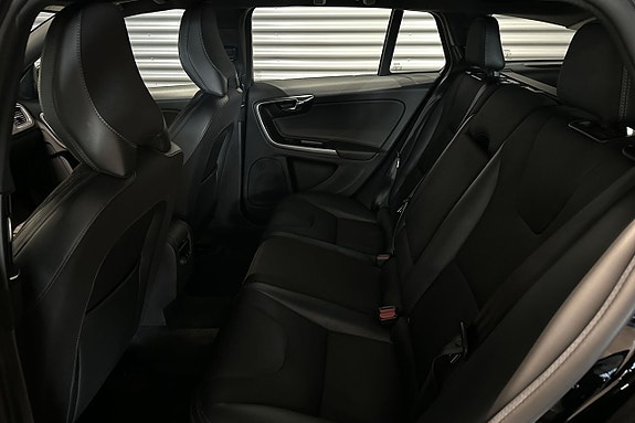 Volvo V60 Cross Country 16 of 17