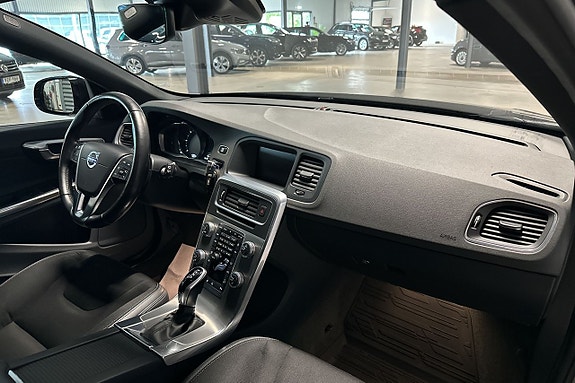 Volvo V60 Cross Country 9 of 17