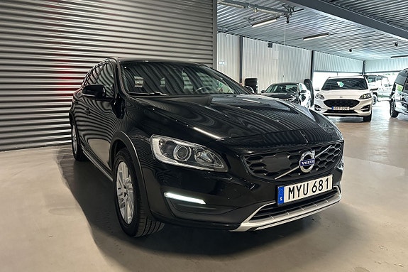 Volvo V60 Cross Country 3 of 17