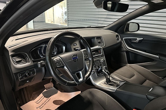 Volvo V60 Cross Country 7 of 17