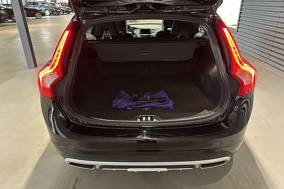 Volvo V60 Cross Country 17 of 17
