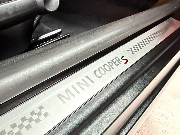 MINI Cooper S 17 of 25