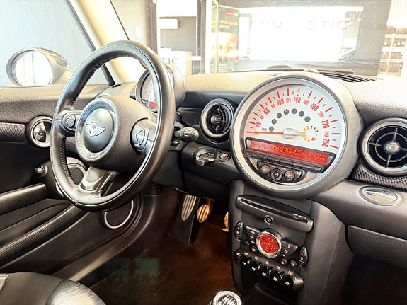 MINI Cooper S 19 of 25