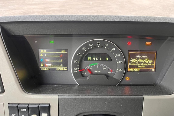 VOLVO FM410 26 of 27