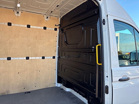 Volkswagen Crafter 13 of 17