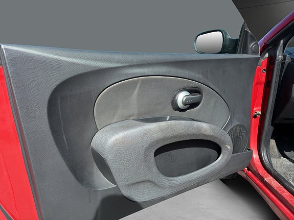 Nissan Micra C+C 11 of 18