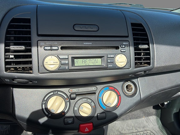 Nissan Micra C+C 14 of 18