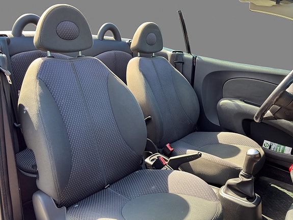 Nissan Micra C+C 17 of 18