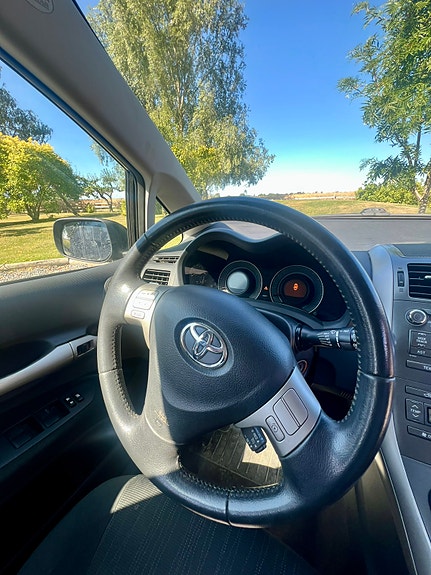 Toyota Auris 6 of 8