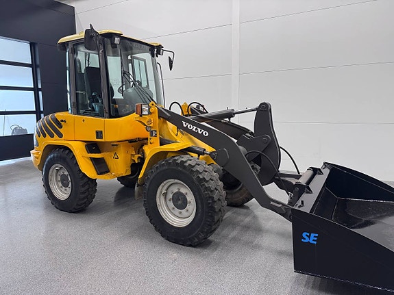 Volvo L30B 3 of 6