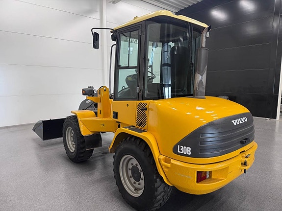 Volvo L30B 4 of 6