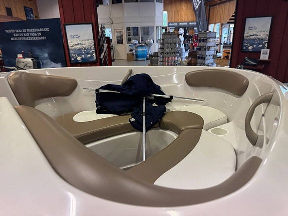 Four Winns 180 Horizon Volvo Penta 3,0 GL - 2007 8 of 9