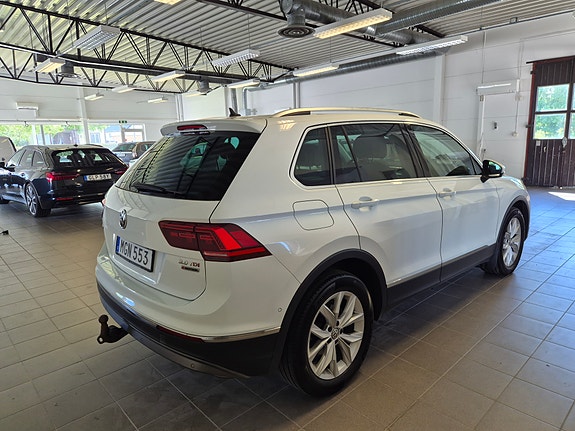 Volkswagen Tiguan 2 of 6