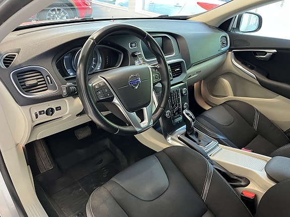 Volvo V40 3 of 7
