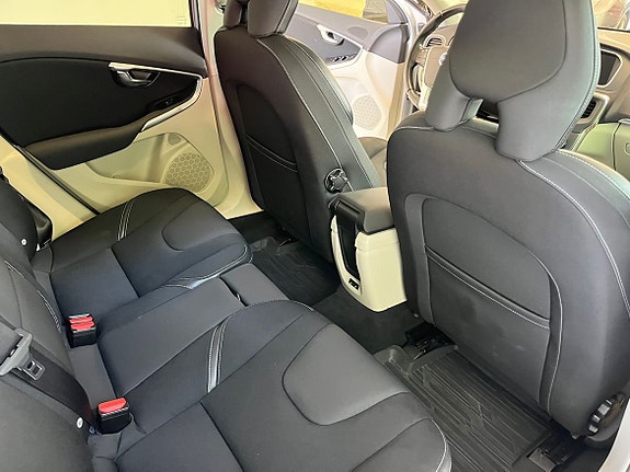 Volvo V40 6 of 7