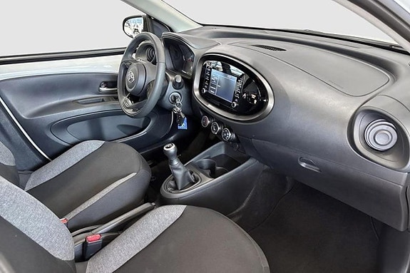 Toyota Aygo X 8 of 12