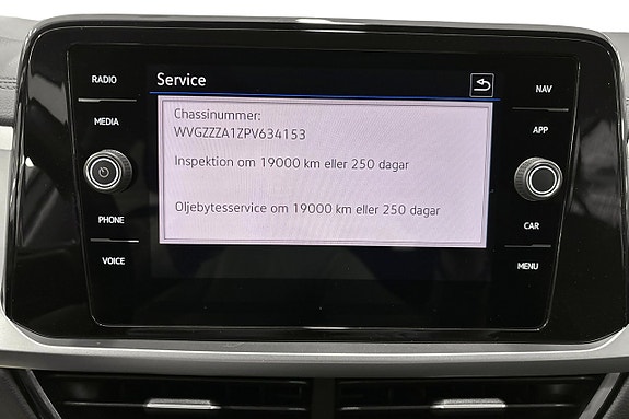 Volkswagen T-Roc 21 of 21