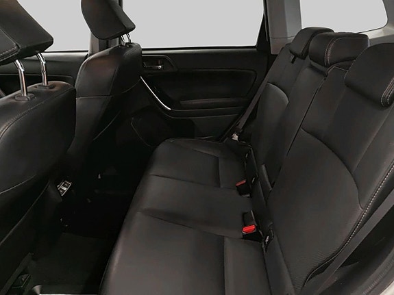 Subaru Forester 10 of 23