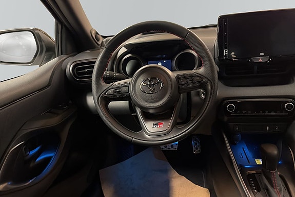 Toyota Yaris 9 of 9