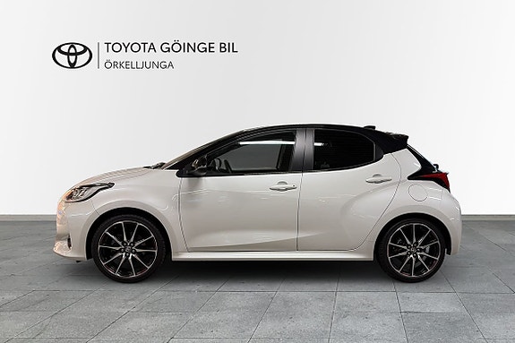 Toyota Yaris 3 of 9