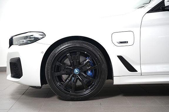 BMW 530e 3 of 23