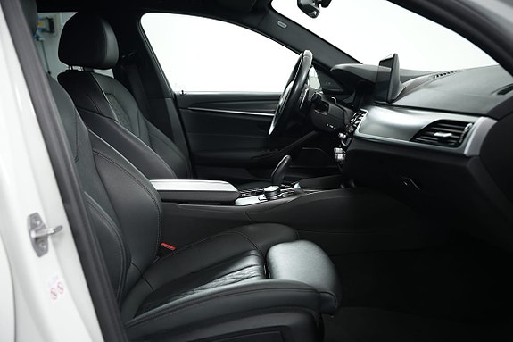 BMW 530e 16 of 23