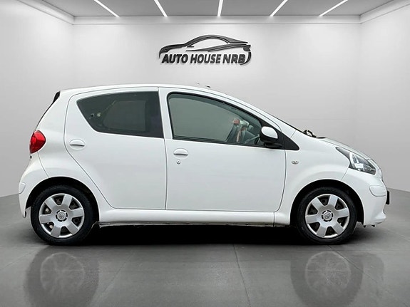 Toyota Aygo 12 of 23