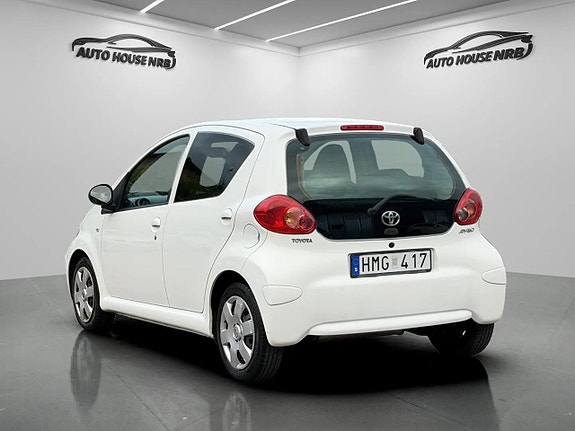Toyota Aygo 8 of 23
